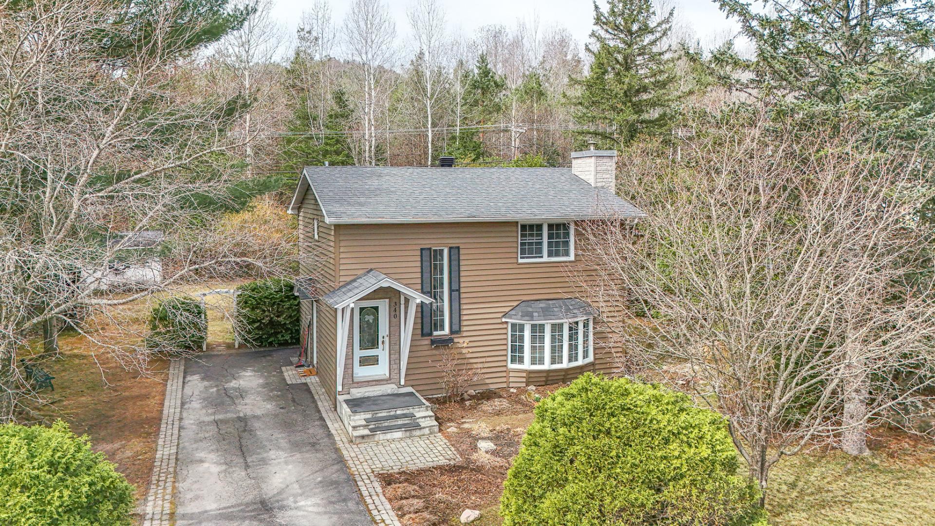 









340


Rue des Plaines

,
Sainte-Adèle,




QC
J8B1P6

