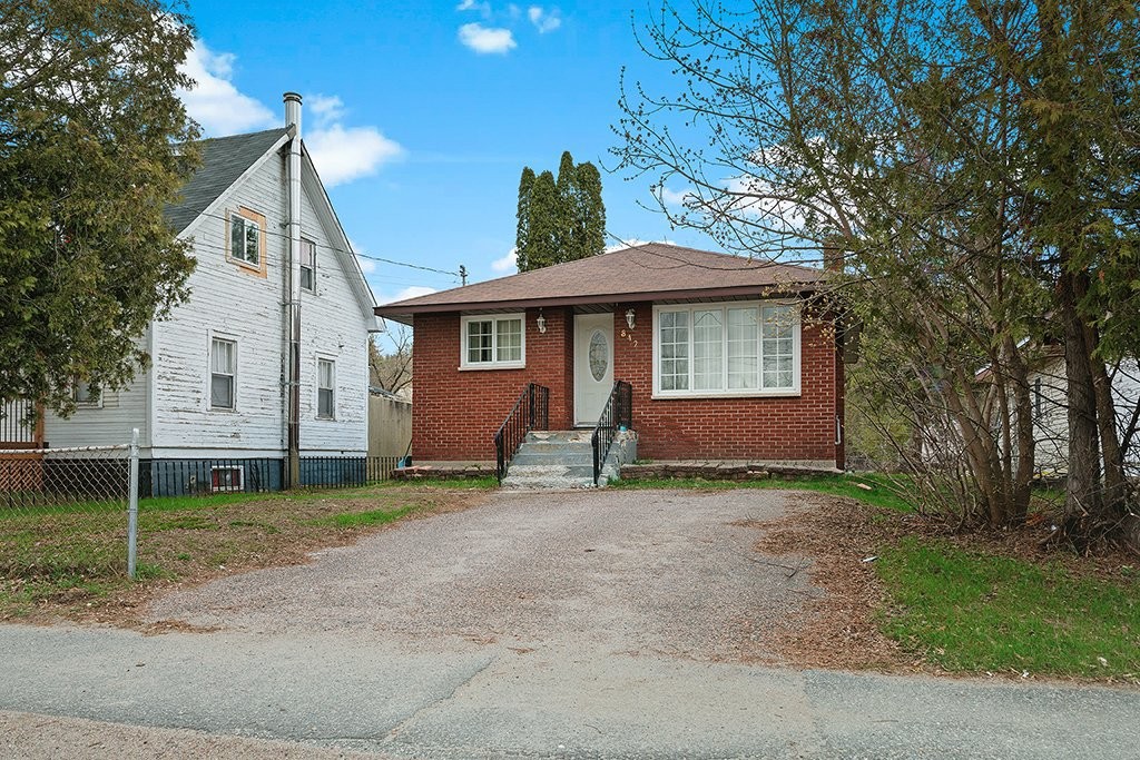 









842


Rue Principale

,
Bryson,




QC
J0X1H0


