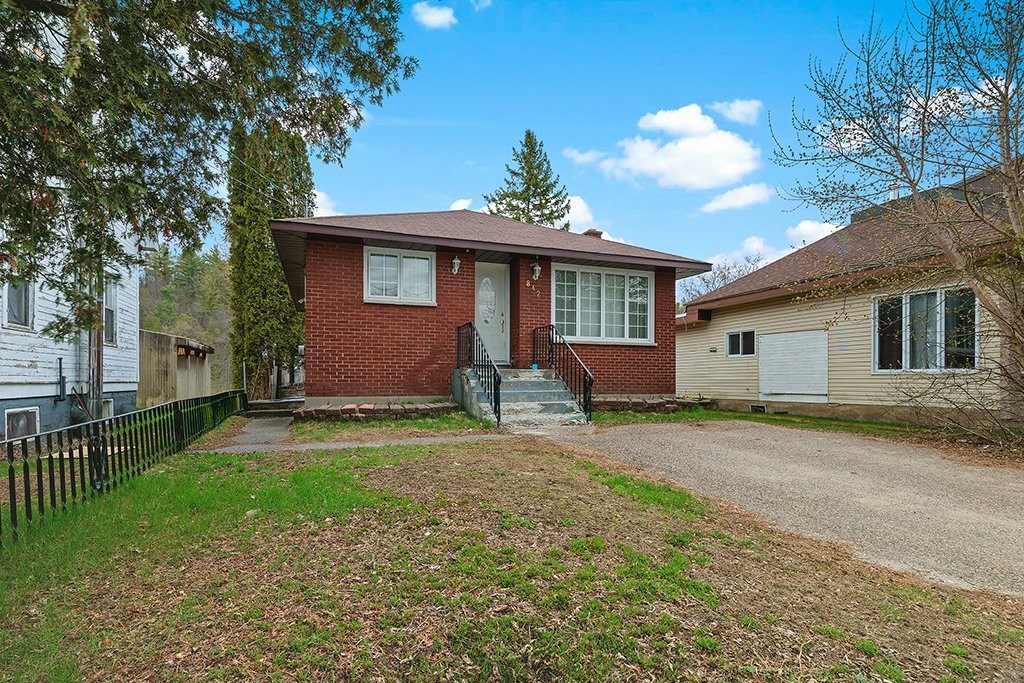 









842


Rue Principale

,
Bryson,




QC
J0X1H0

