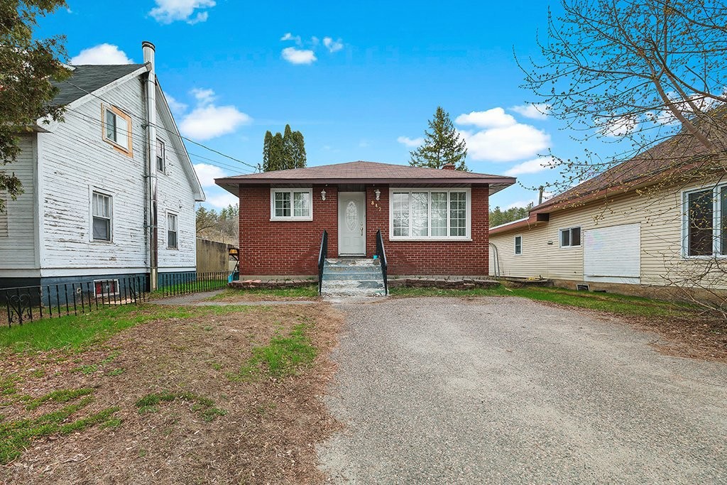 









842


Rue Principale

,
Bryson,




QC
J0X1H0

