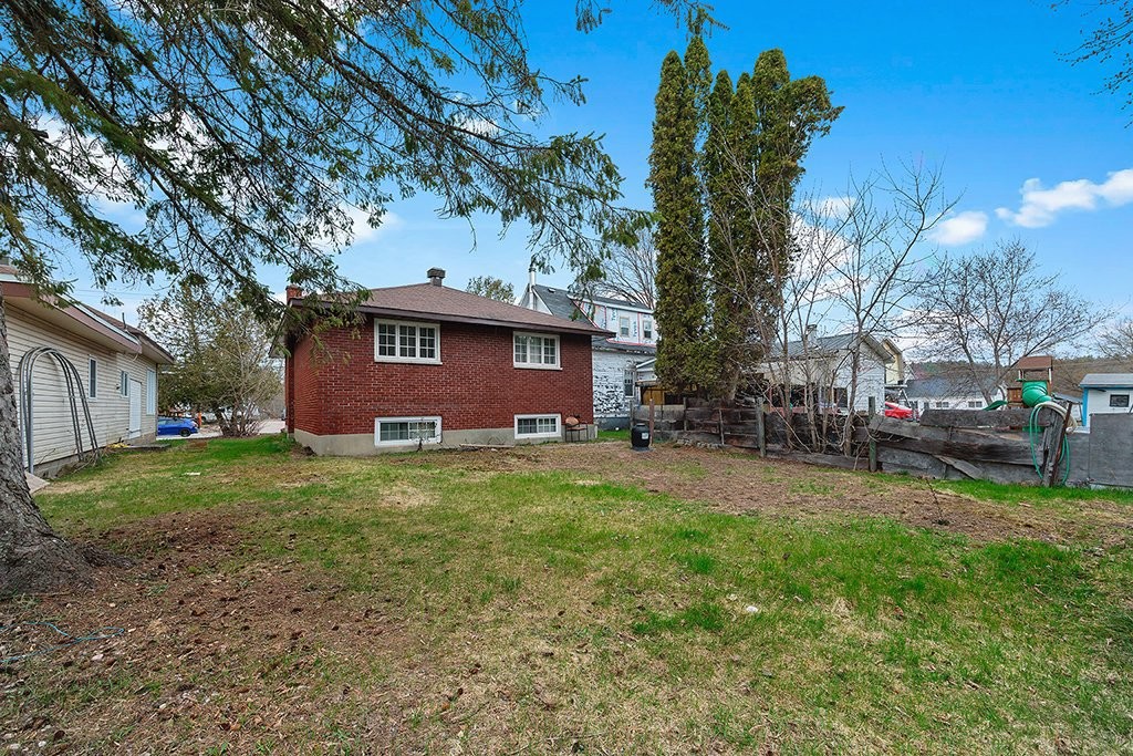 









842


Rue Principale

,
Bryson,




QC
J0X1H0

