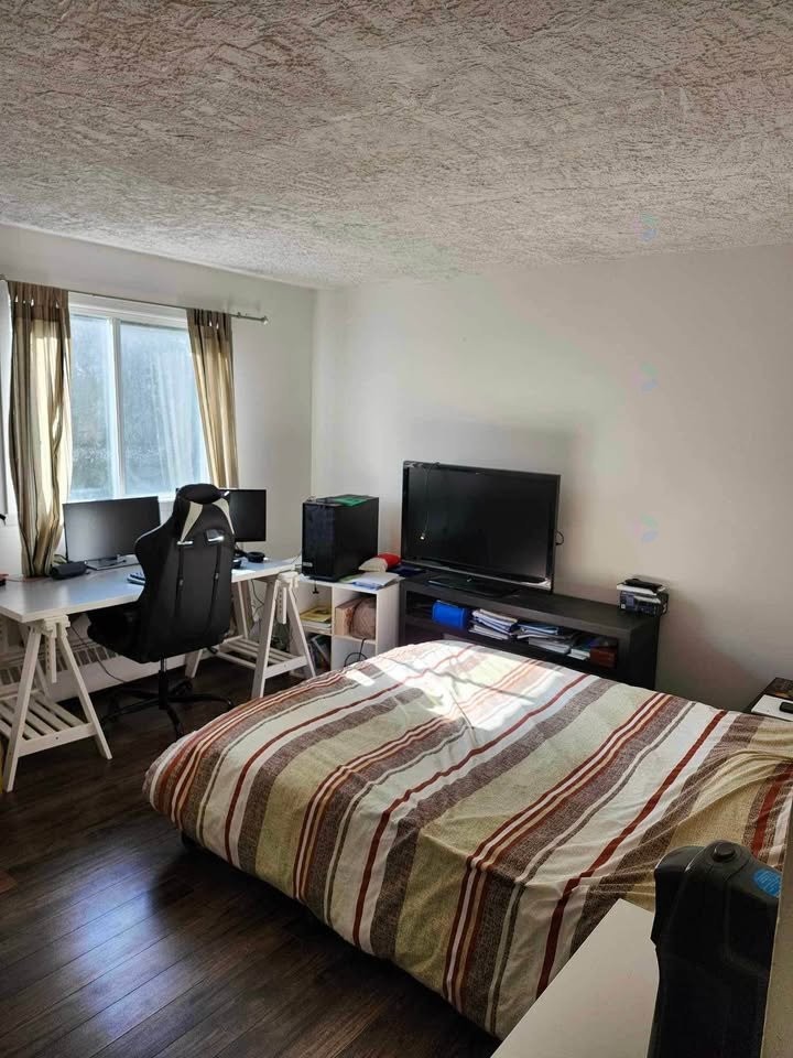 









910

 - 916


Rue d'Odessa

,
Laval (Fabreville),




QC
H7P3X2

