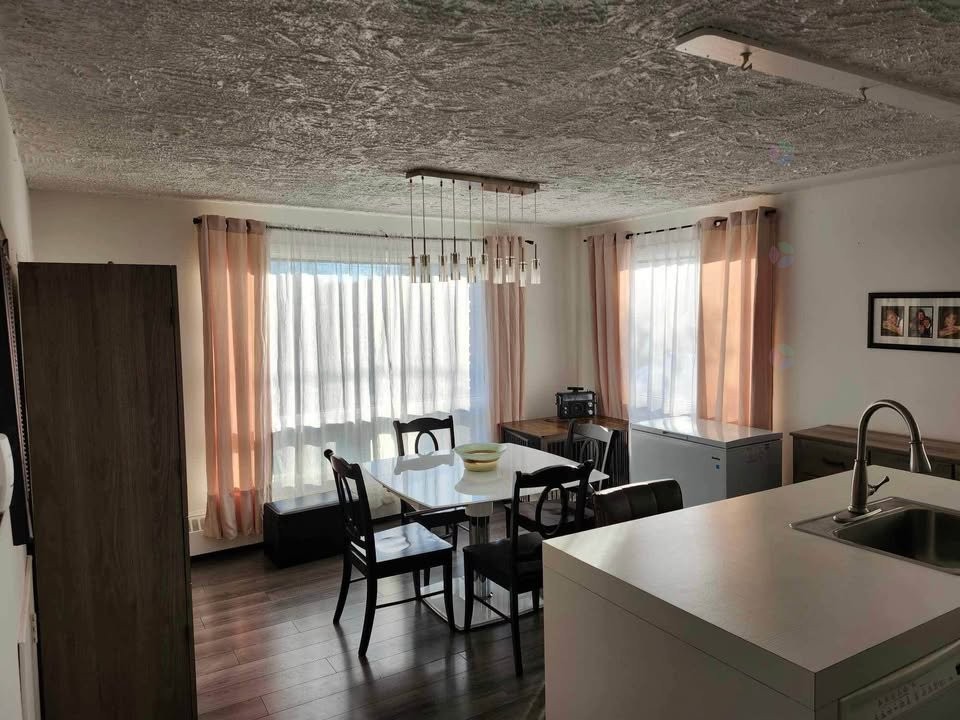 









910

 - 916


Rue d'Odessa

,
Laval (Fabreville),




QC
H7P3X2


