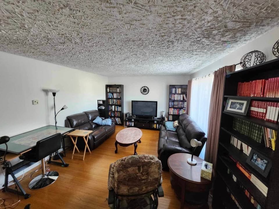 









910

 - 916


Rue d'Odessa

,
Laval (Fabreville),




QC
H7P3X2

