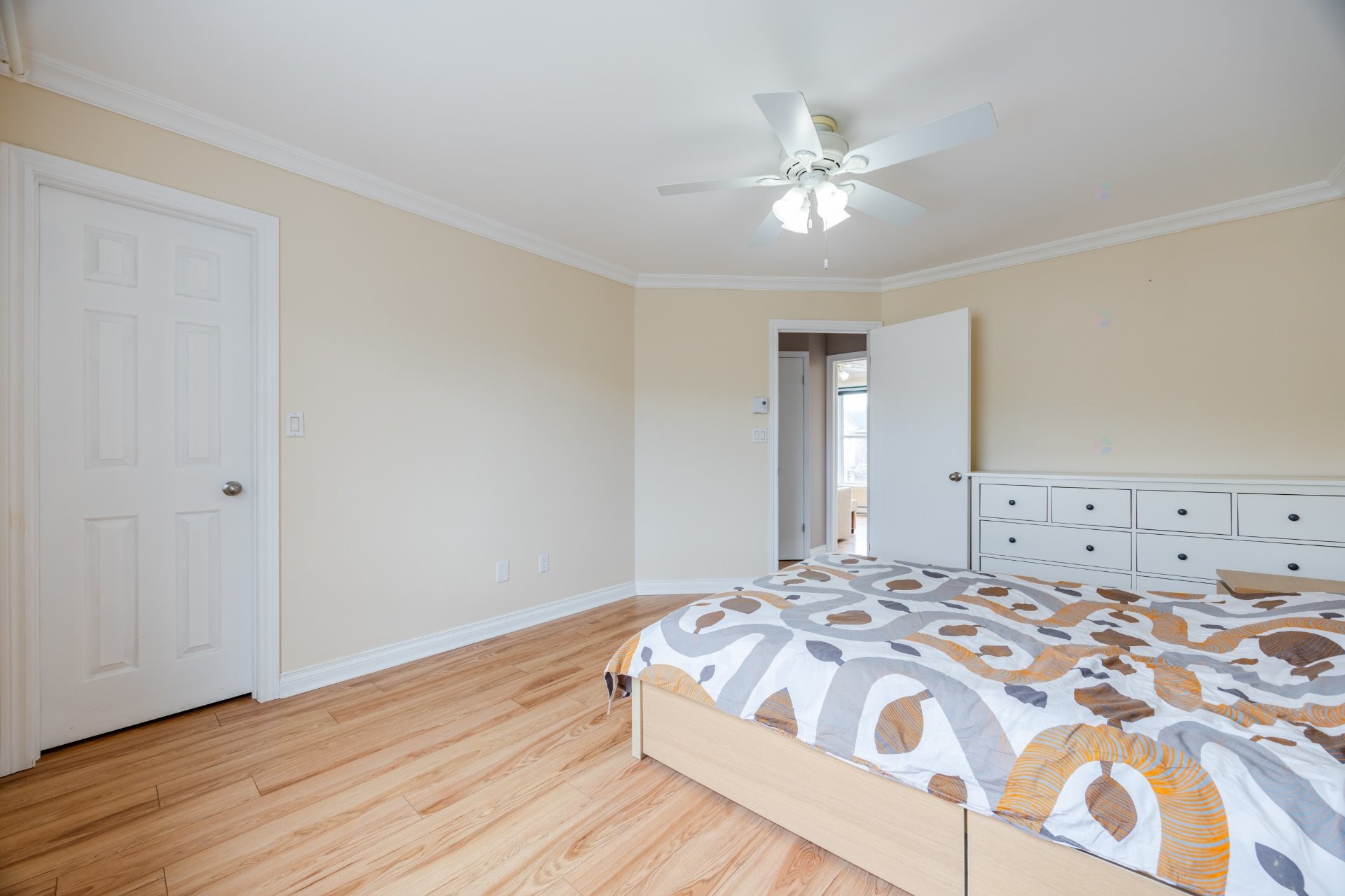 









9855


Crois. Rochelle

,
Brossard,




QC
J4X2W8

