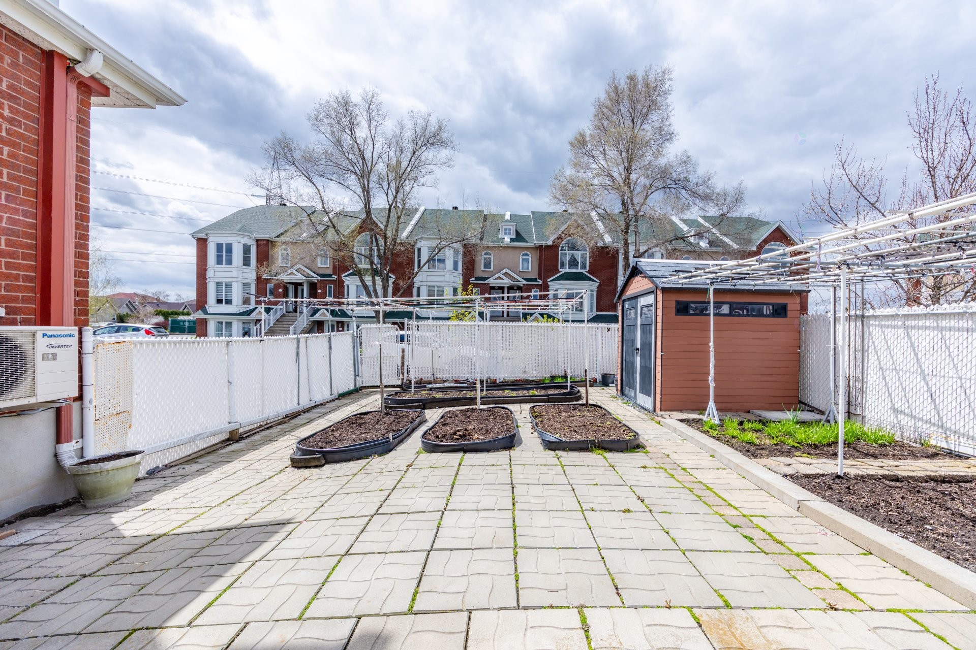 









9855


Crois. Rochelle

,
Brossard,




QC
J4X2W8

