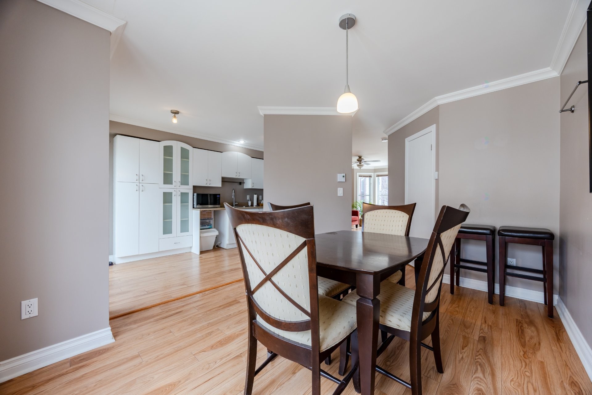 









9855


Crois. Rochelle

,
Brossard,




QC
J4X2W8

