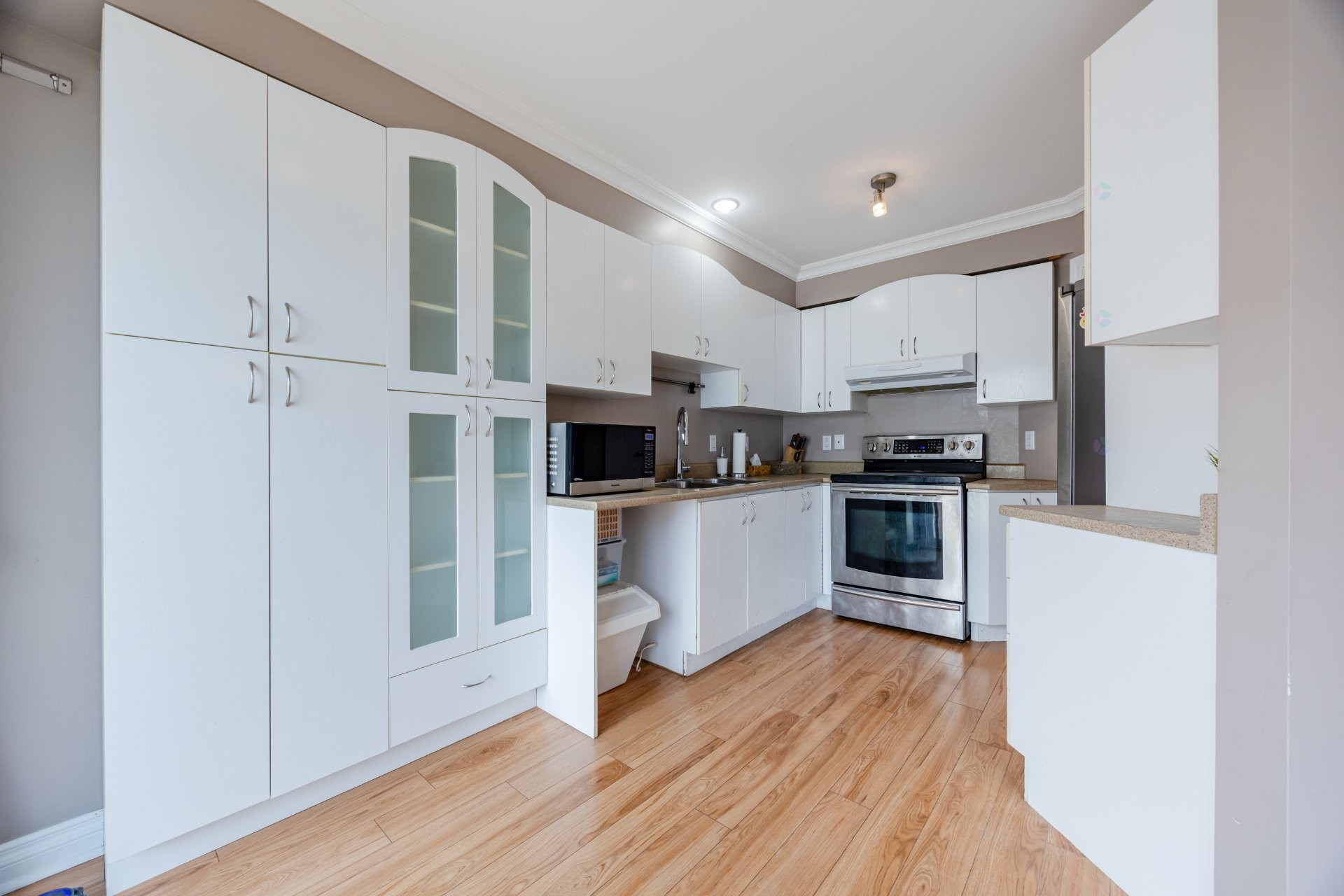 









9855


Crois. Rochelle

,
Brossard,




QC
J4X2W8

