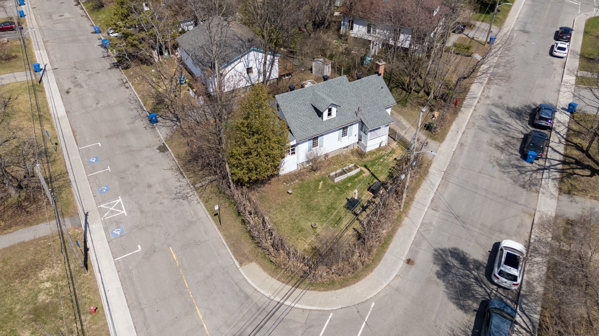 









25


Av. Queen

,
Pointe-Claire,




QC
H9R4G1


