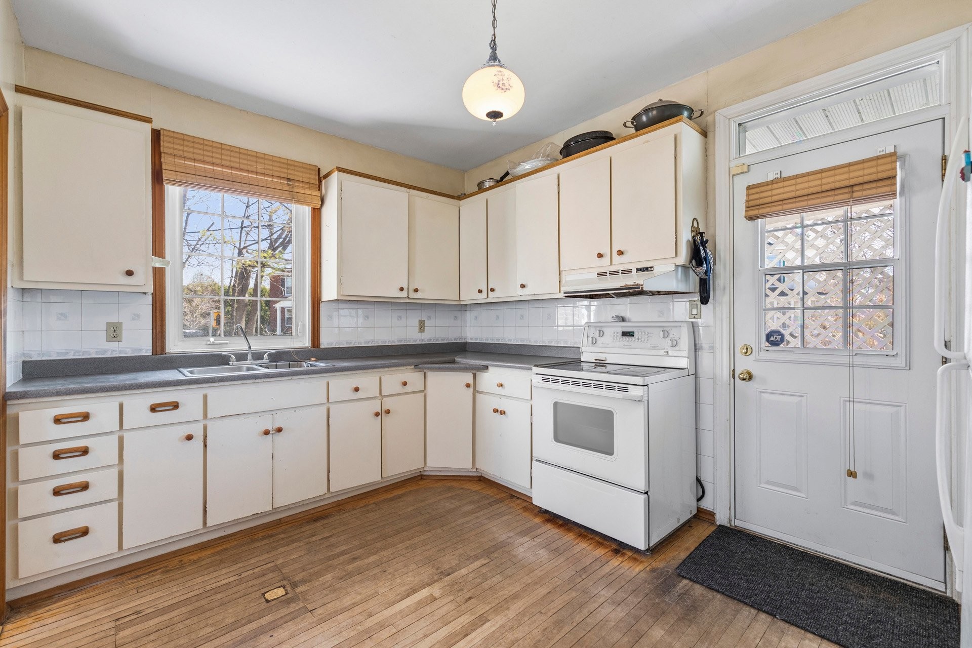 









25


Av. Queen

,
Pointe-Claire,




QC
H9R4G1

