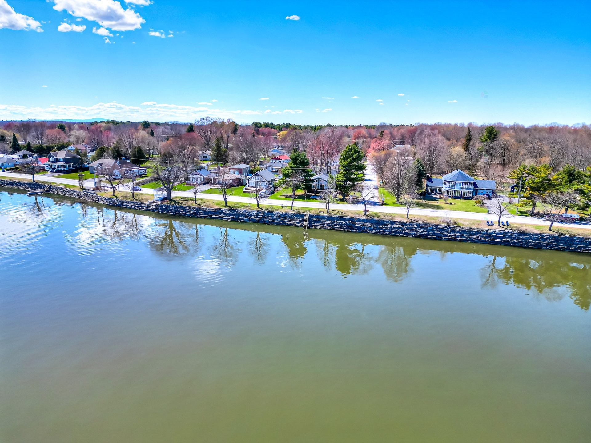 









471


Av. de Venise O.

,
Venise-en-Québec,




QC
J0J2K0

