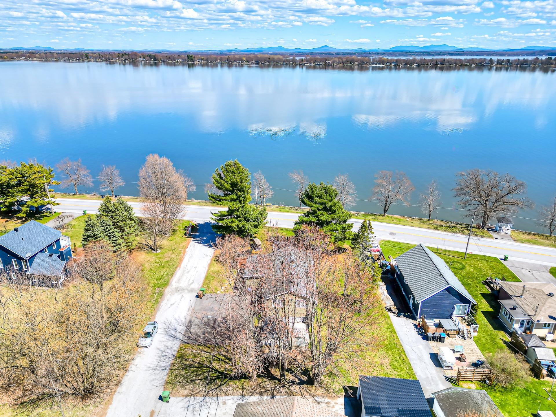









471


Av. de Venise O.

,
Venise-en-Québec,




QC
J0J2K0

