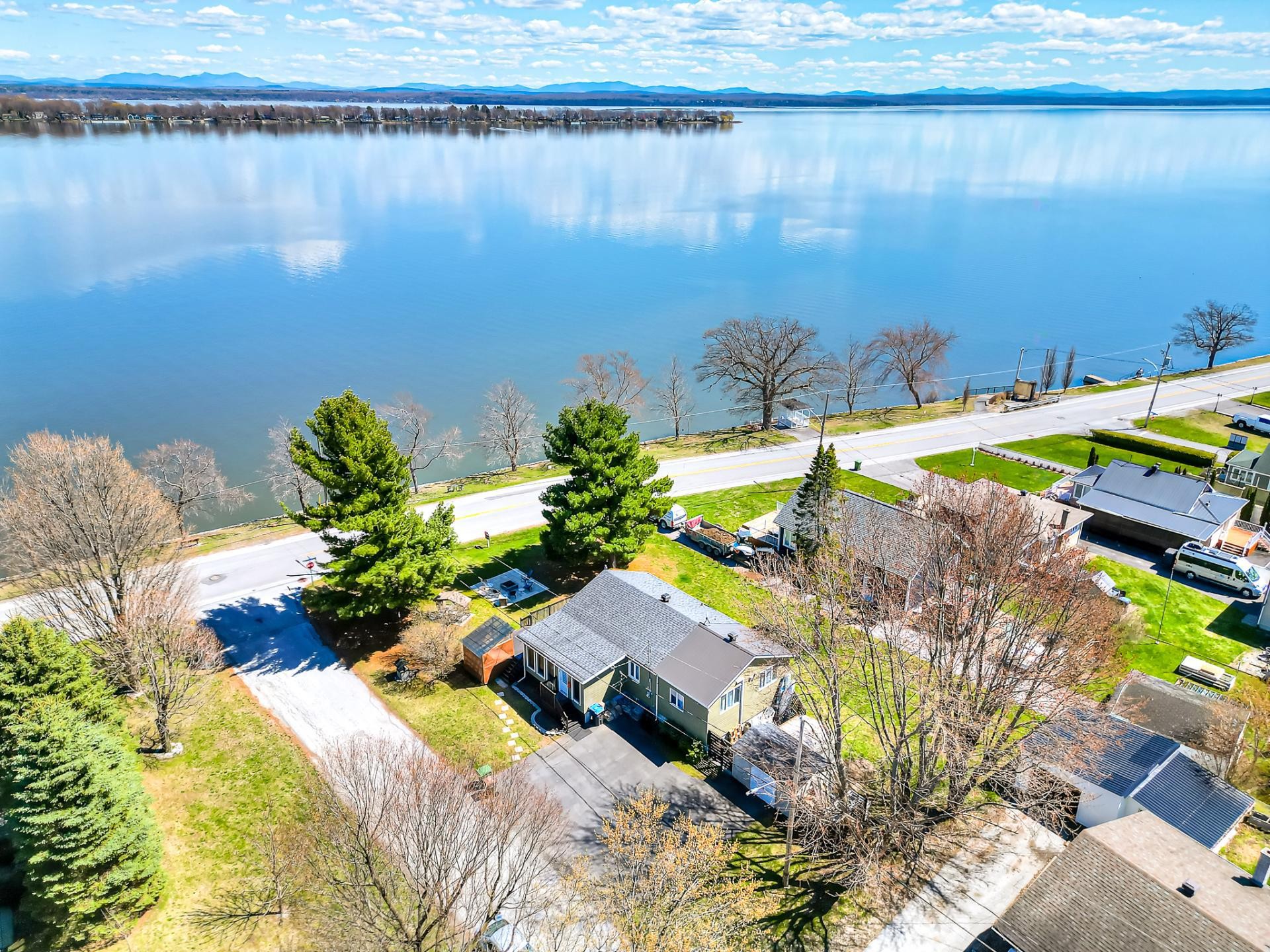 









471


Av. de Venise O.

,
Venise-en-Québec,




QC
J0J2K0

