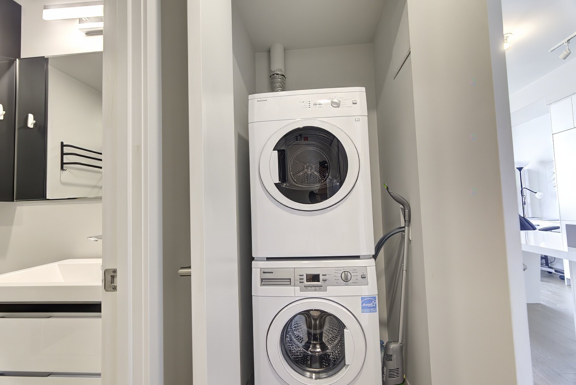 









1188


Rue St-Antoine O.

, 2801,
Montréal (Ville-Marie),




QC
H3C1B4

