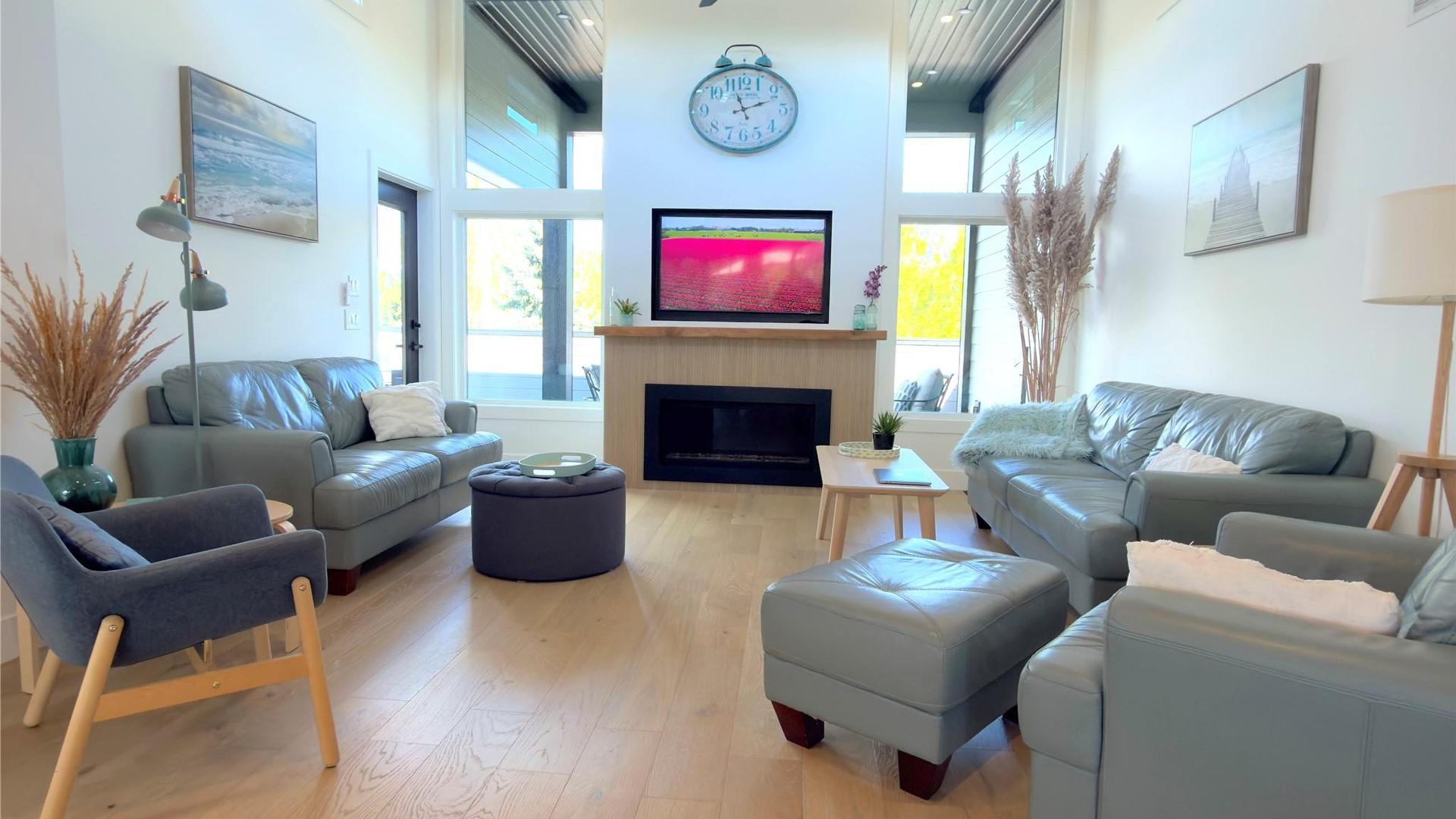 









338


Burne

Avenue,
Kelowna,




BC
V1Y 5P1

