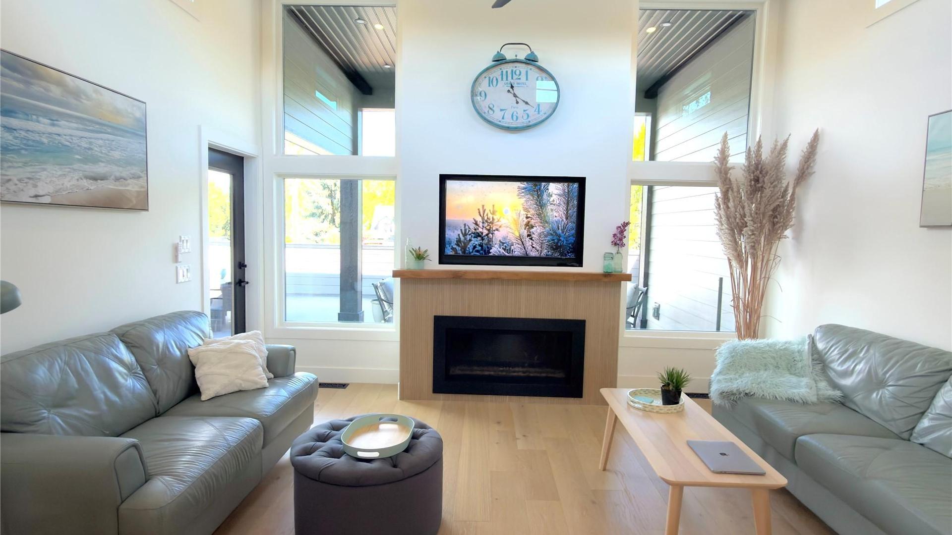 









338


Burne

Avenue,
Kelowna,




BC
V1Y 5P1

