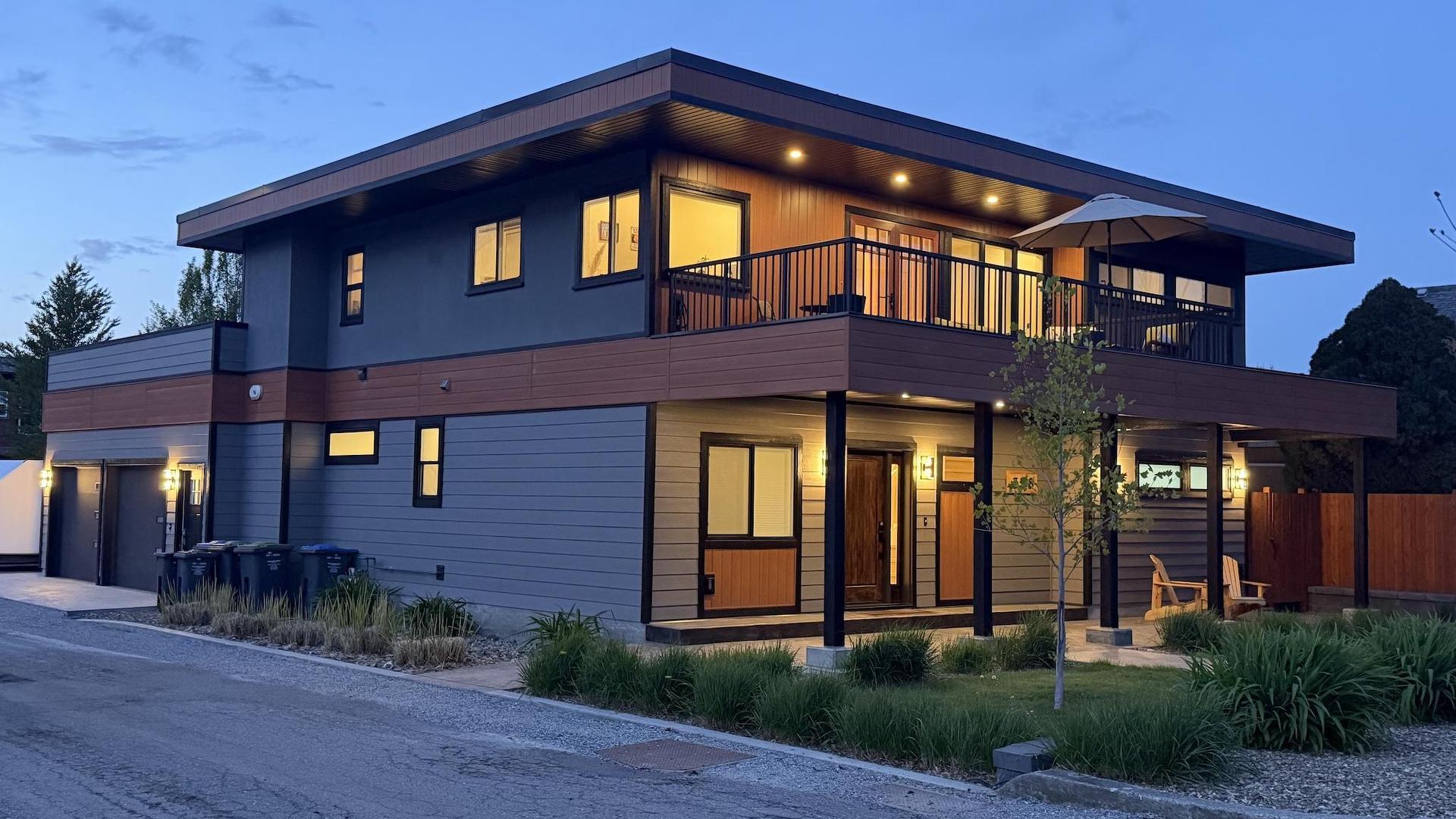 









338


Burne

Avenue,
Kelowna,




BC
V1Y 5P1


