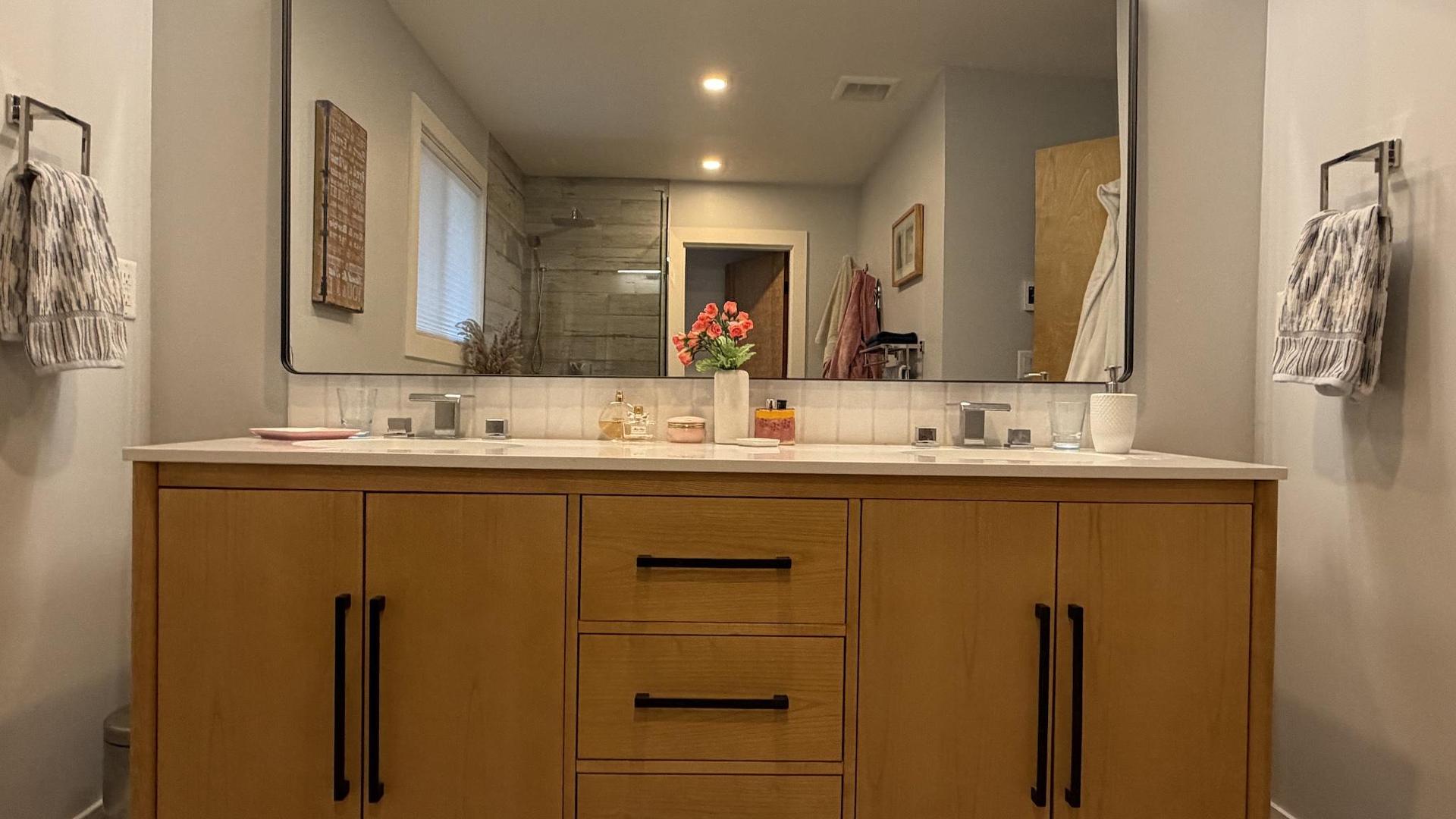 









338


Burne

Avenue,
Kelowna,




BC
V1Y 5P1

