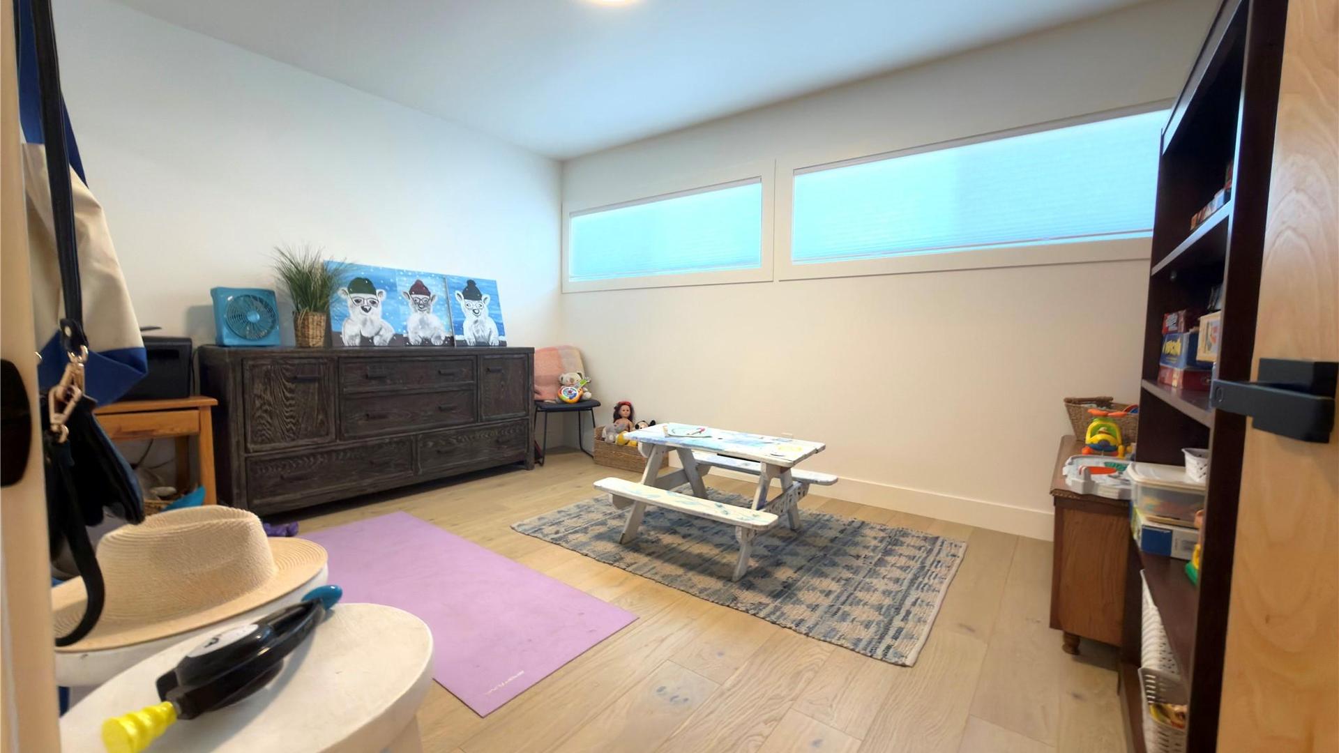 









338


Burne

Avenue,
Kelowna,




BC
V1Y 5P1

