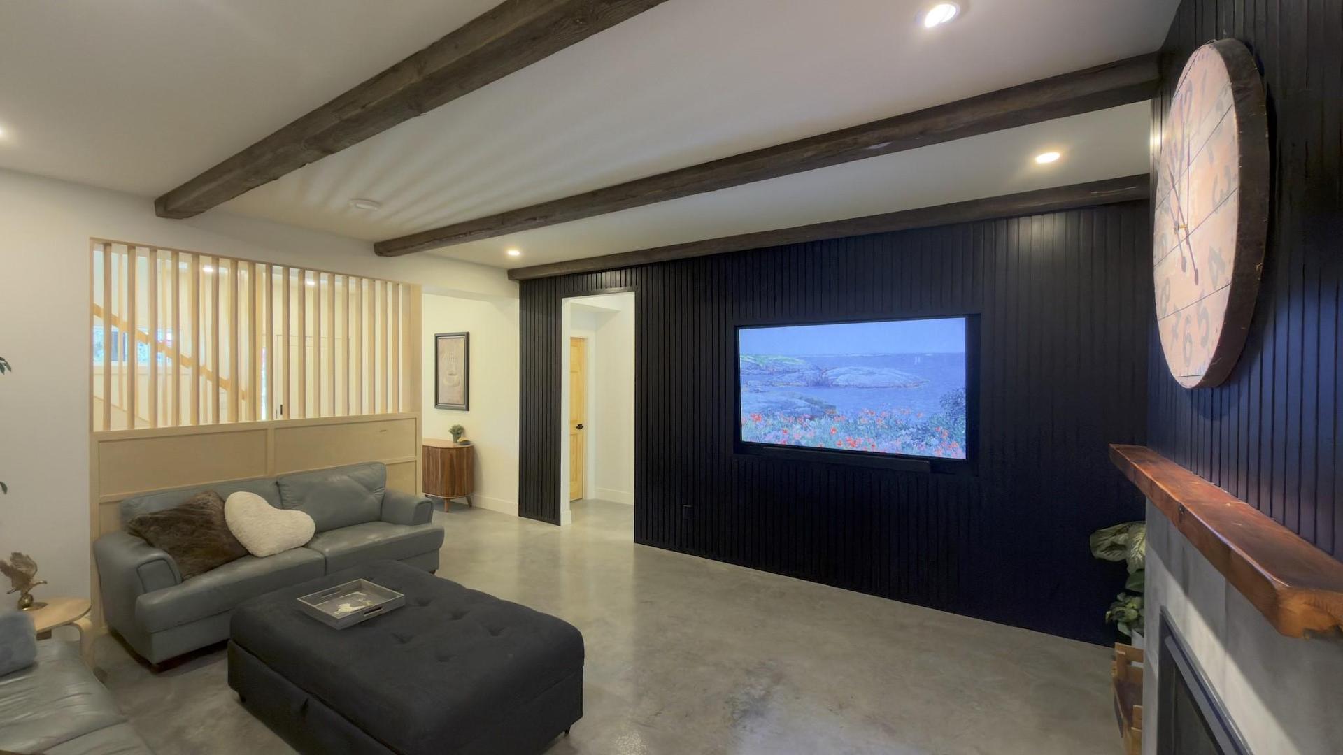 









338


Burne

Avenue,
Kelowna,




BC
V1Y 5P1

