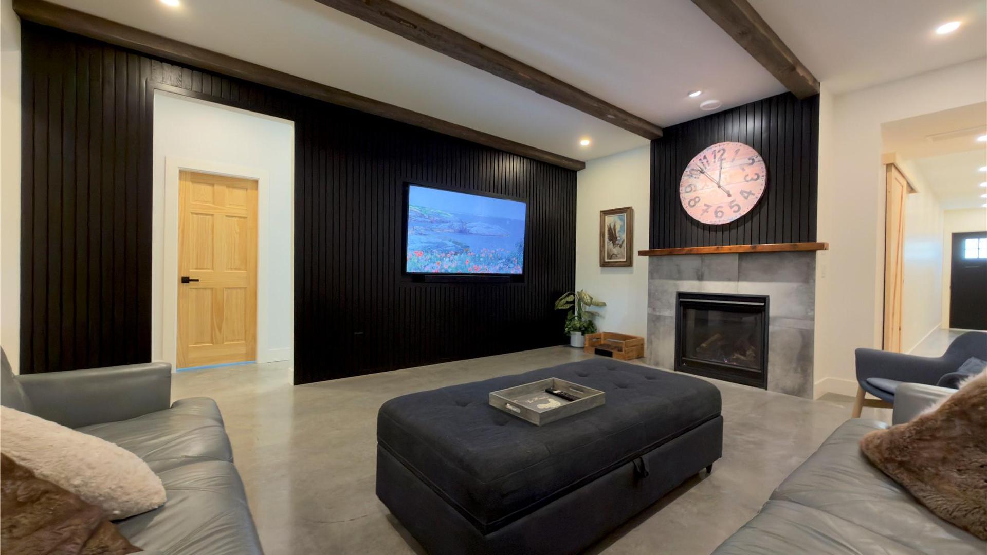 









338


Burne

Avenue,
Kelowna,




BC
V1Y 5P1

