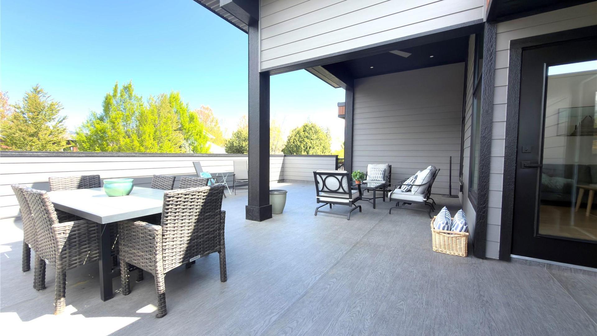 









338


Burne

Avenue,
Kelowna,




BC
V1Y 5P1

