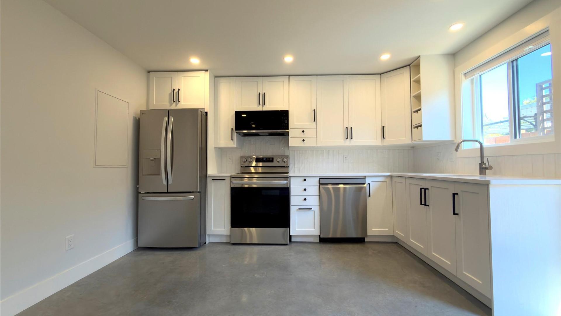 









338


Burne

Avenue,
Kelowna,




BC
V1Y 5P1

