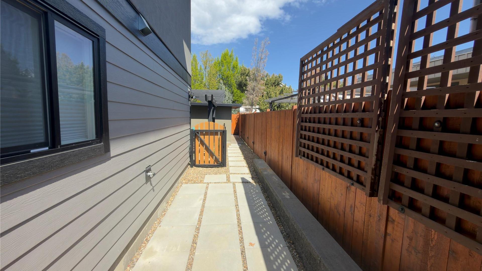 









338


Burne

Avenue,
Kelowna,




BC
V1Y 5P1

