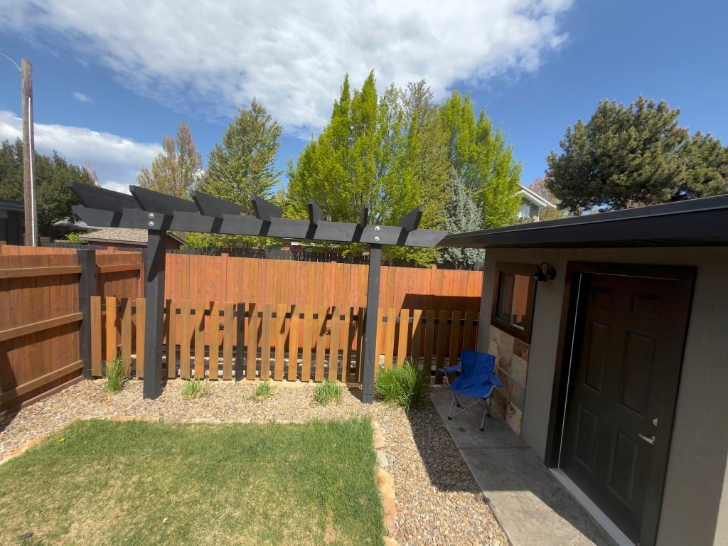 









338


Burne

Avenue,
Kelowna,




BC
V1Y 5P1

