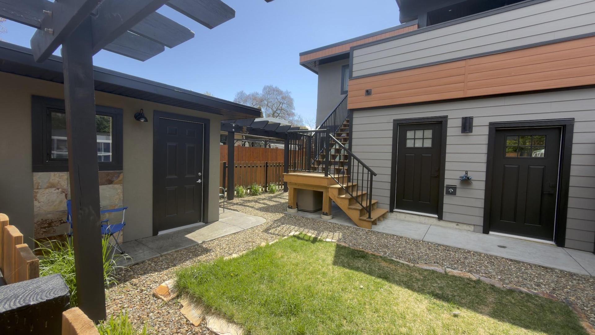









338


Burne

Avenue,
Kelowna,




BC
V1Y 5P1

