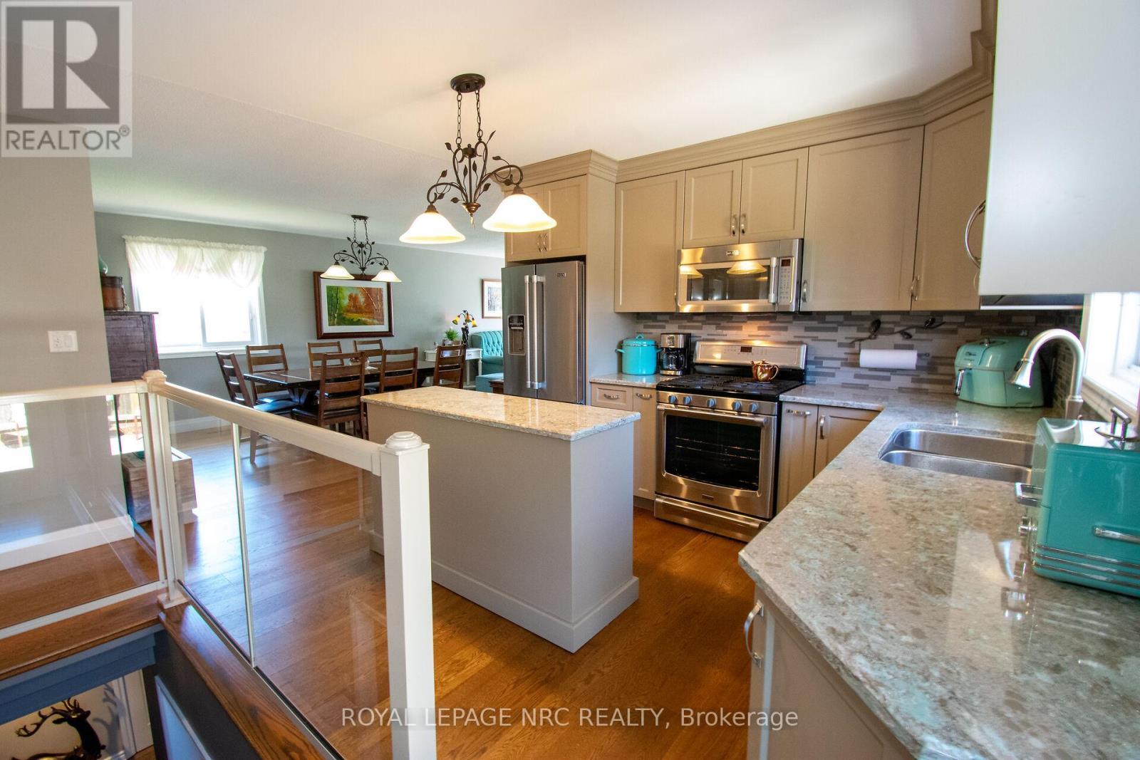












7296 ALEX AVENUE

,
Niagara Falls (Oldfield),




Ontario
L2G7V4

