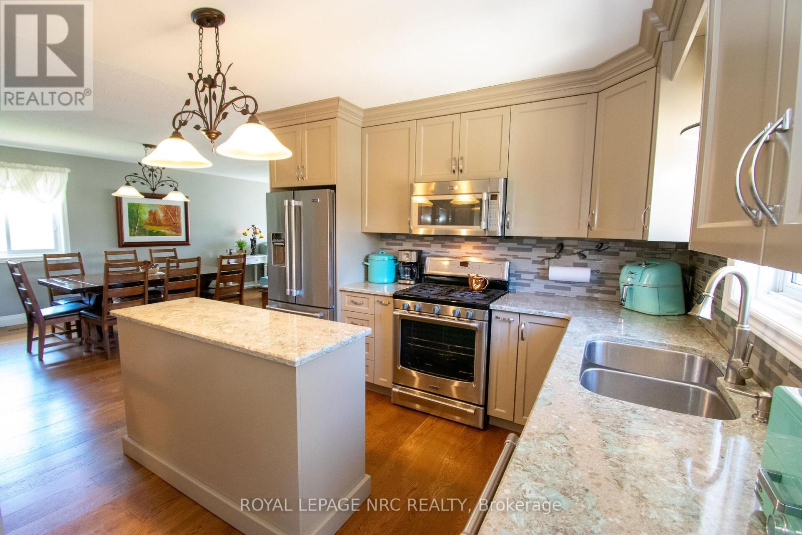 












7296 ALEX AVENUE

,
Niagara Falls (Oldfield),




Ontario
L2G7V4


