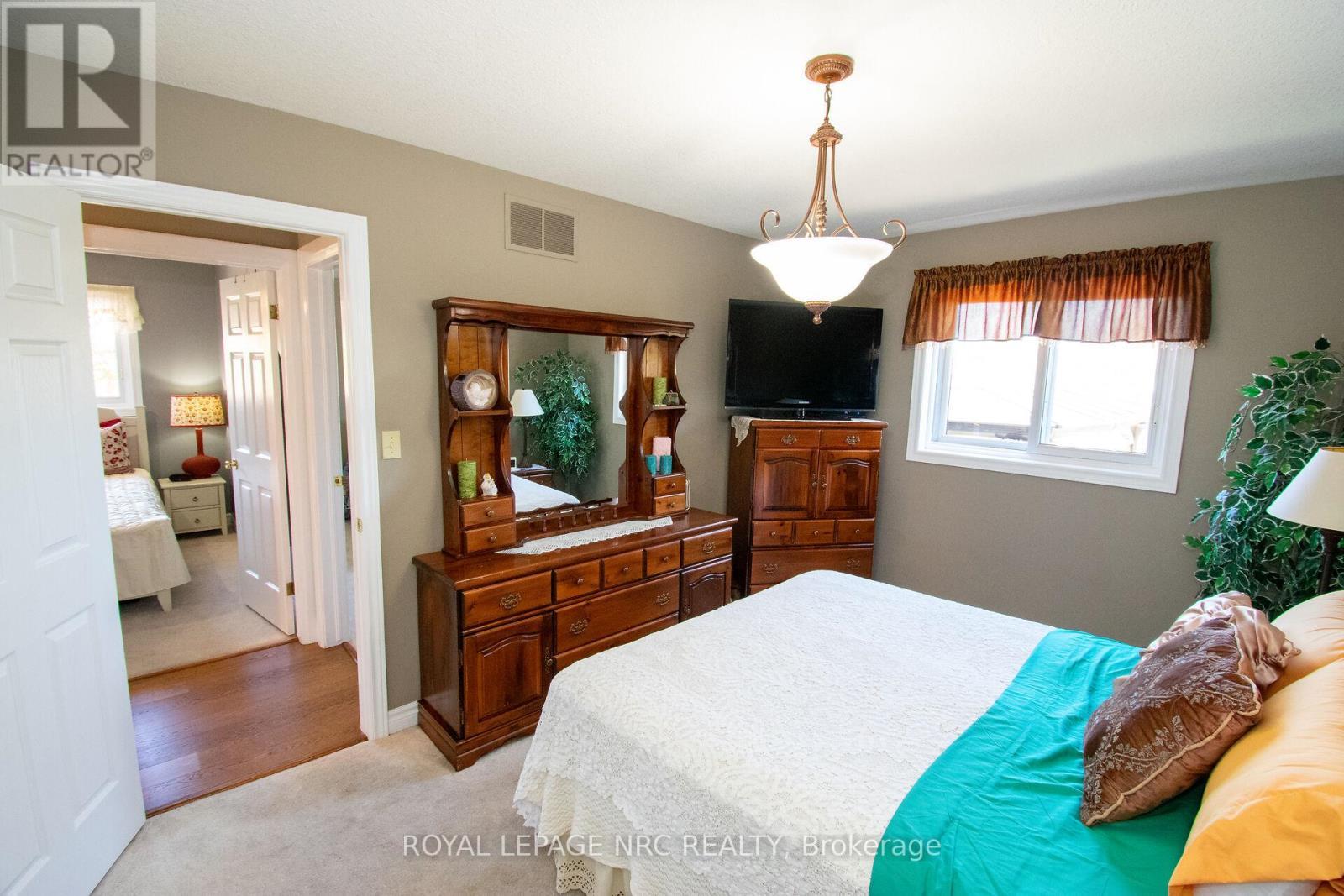 












7296 ALEX AVENUE

,
Niagara Falls (Oldfield),




Ontario
L2G7V4

