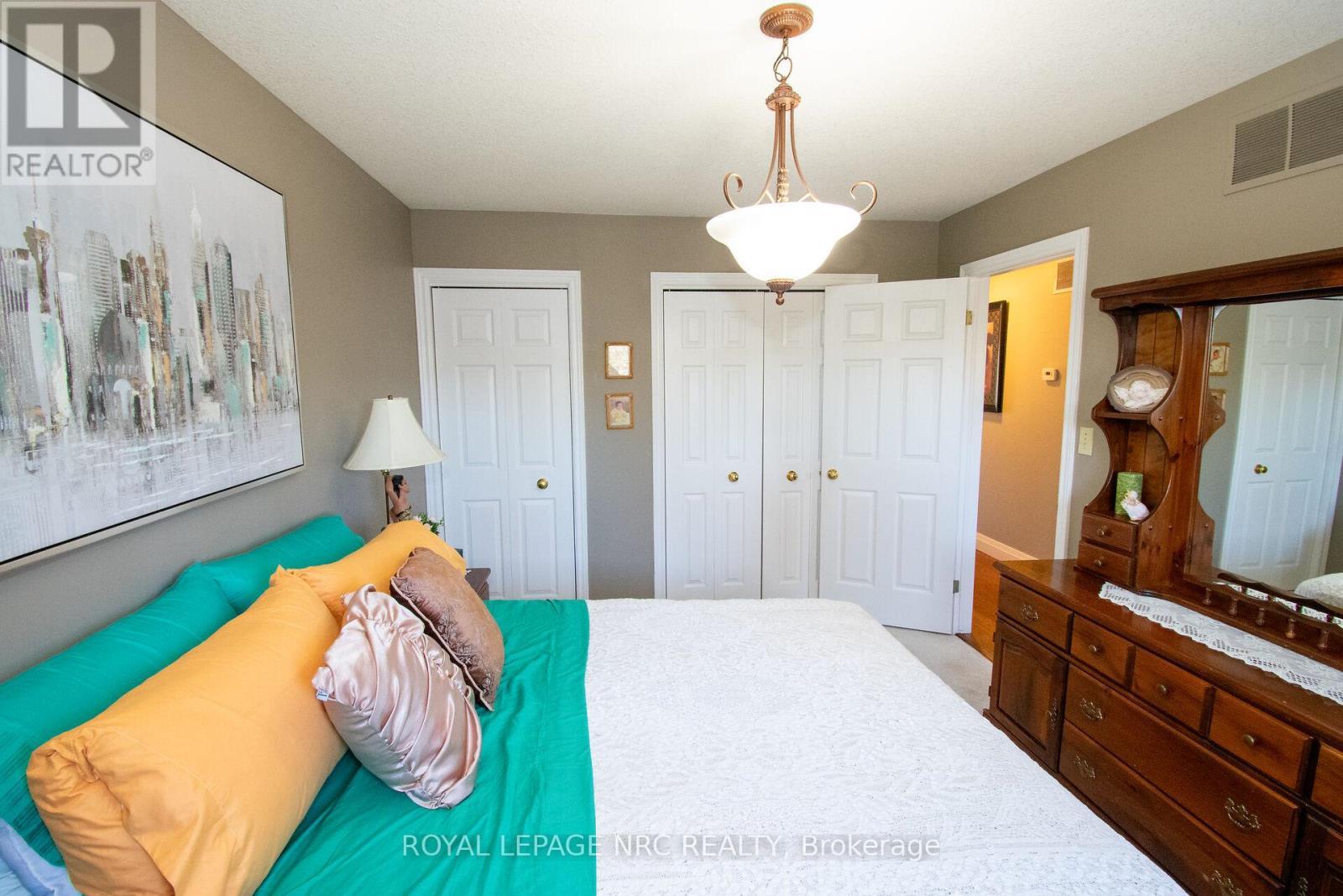 












7296 ALEX AVENUE

,
Niagara Falls (Oldfield),




Ontario
L2G7V4

