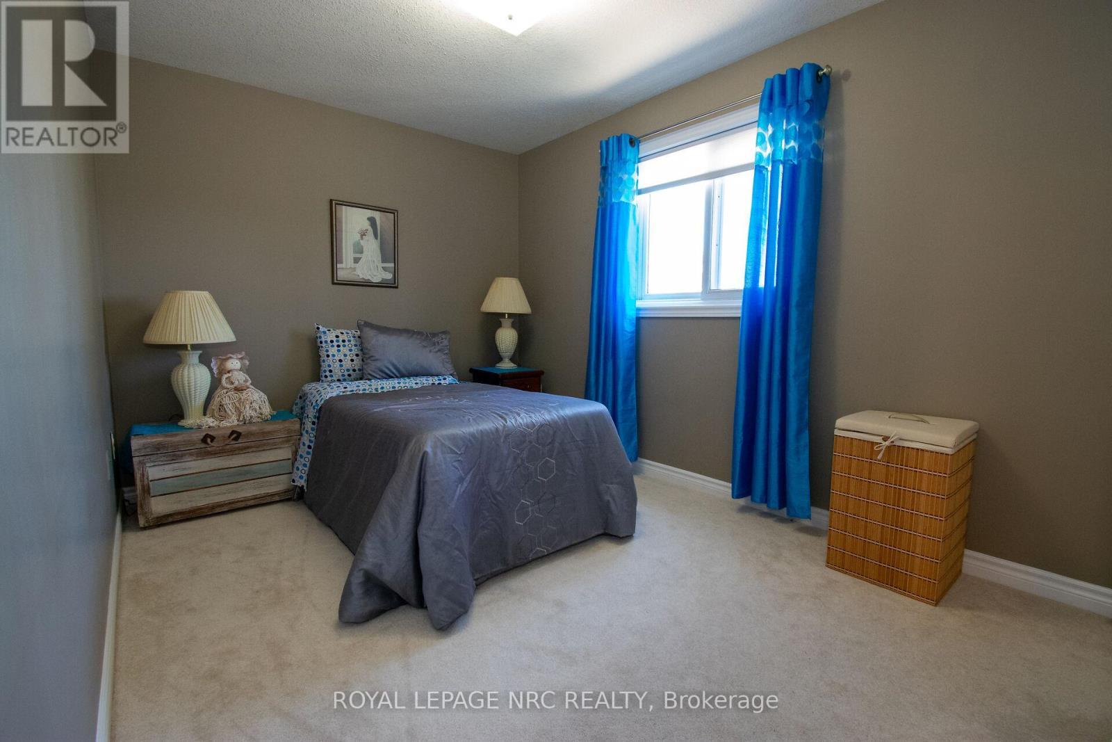 












7296 ALEX AVENUE

,
Niagara Falls (Oldfield),




Ontario
L2G7V4

