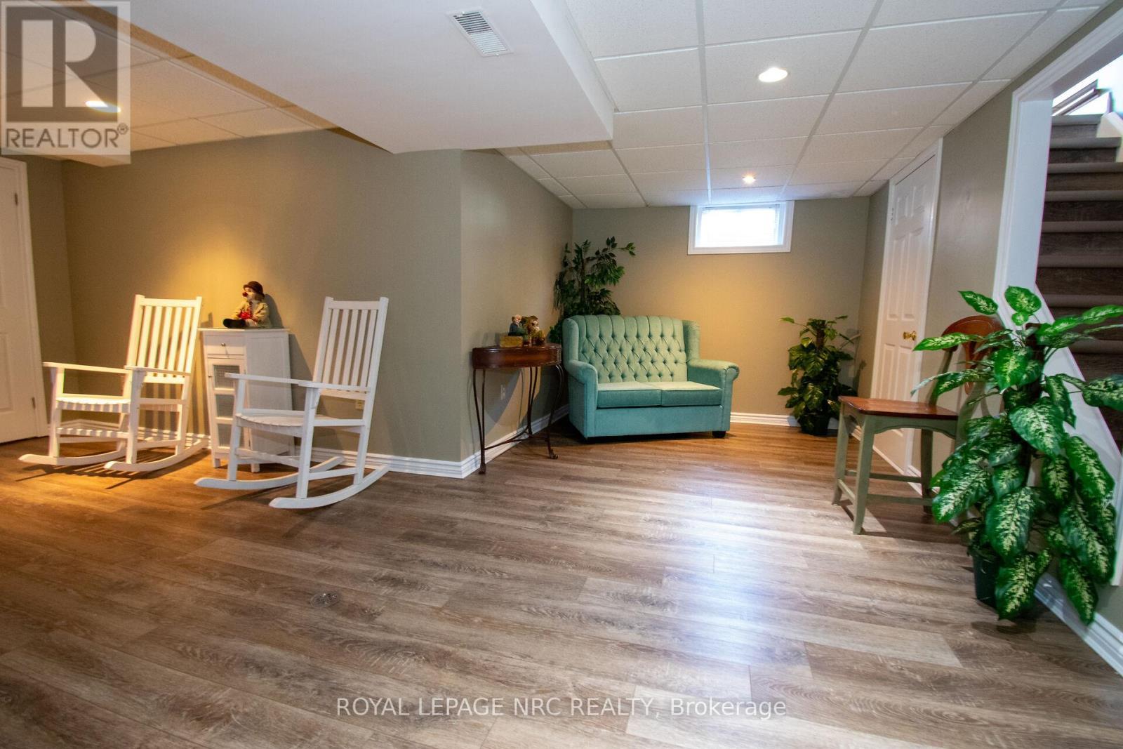 












7296 ALEX AVENUE

,
Niagara Falls (Oldfield),




Ontario
L2G7V4

