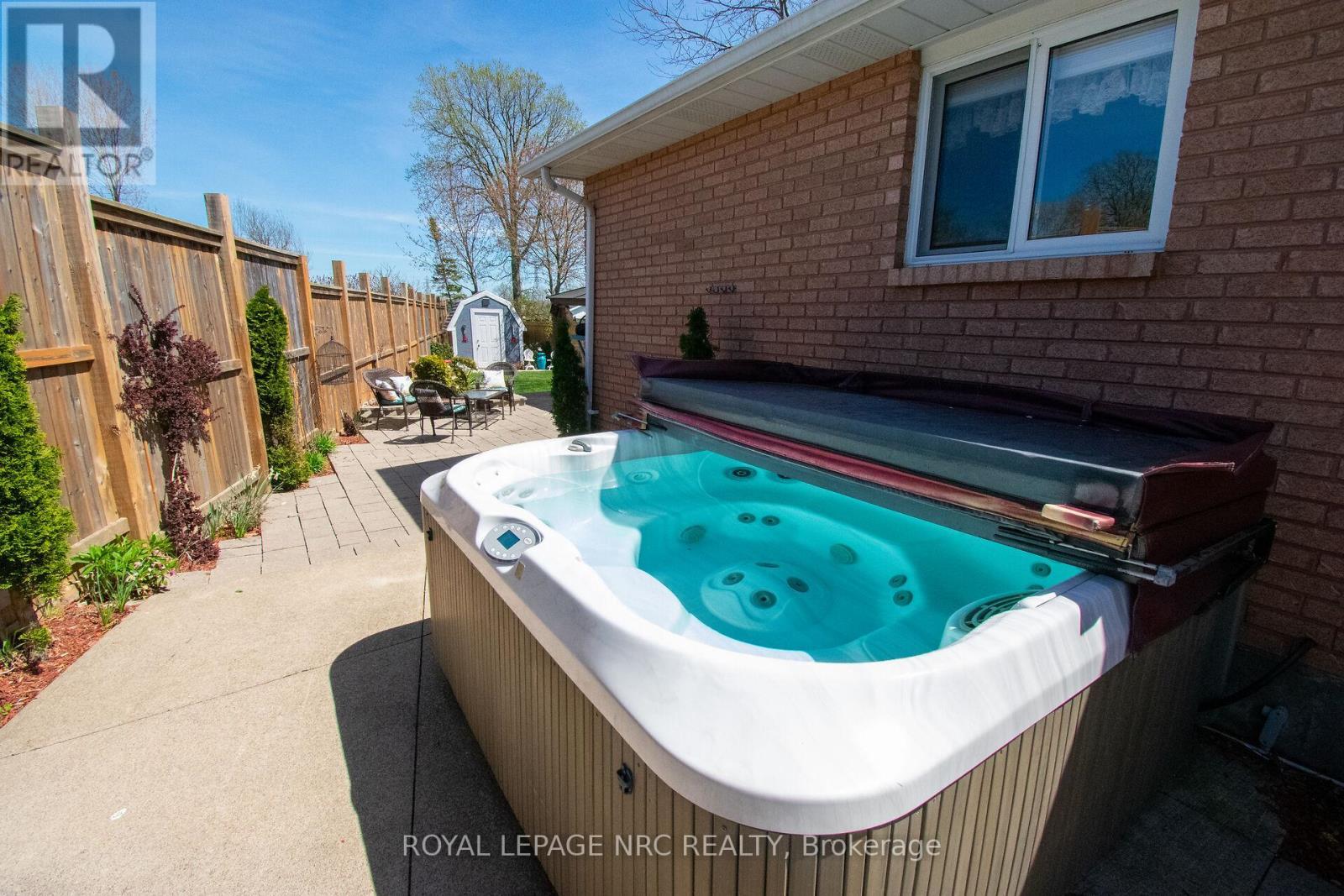 












7296 ALEX AVENUE

,
Niagara Falls (Oldfield),




Ontario
L2G7V4

