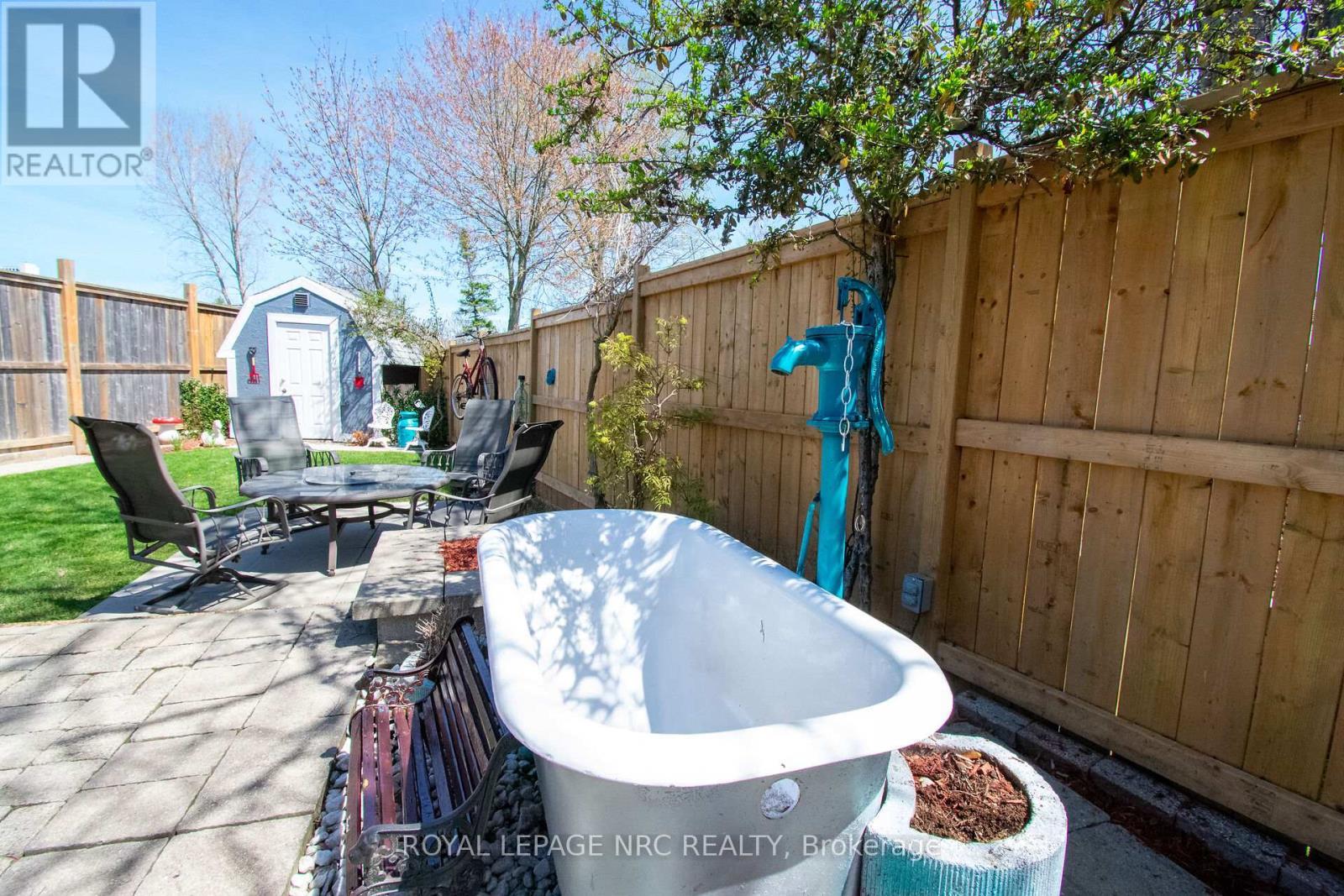 












7296 ALEX AVENUE

,
Niagara Falls (Oldfield),




Ontario
L2G7V4

