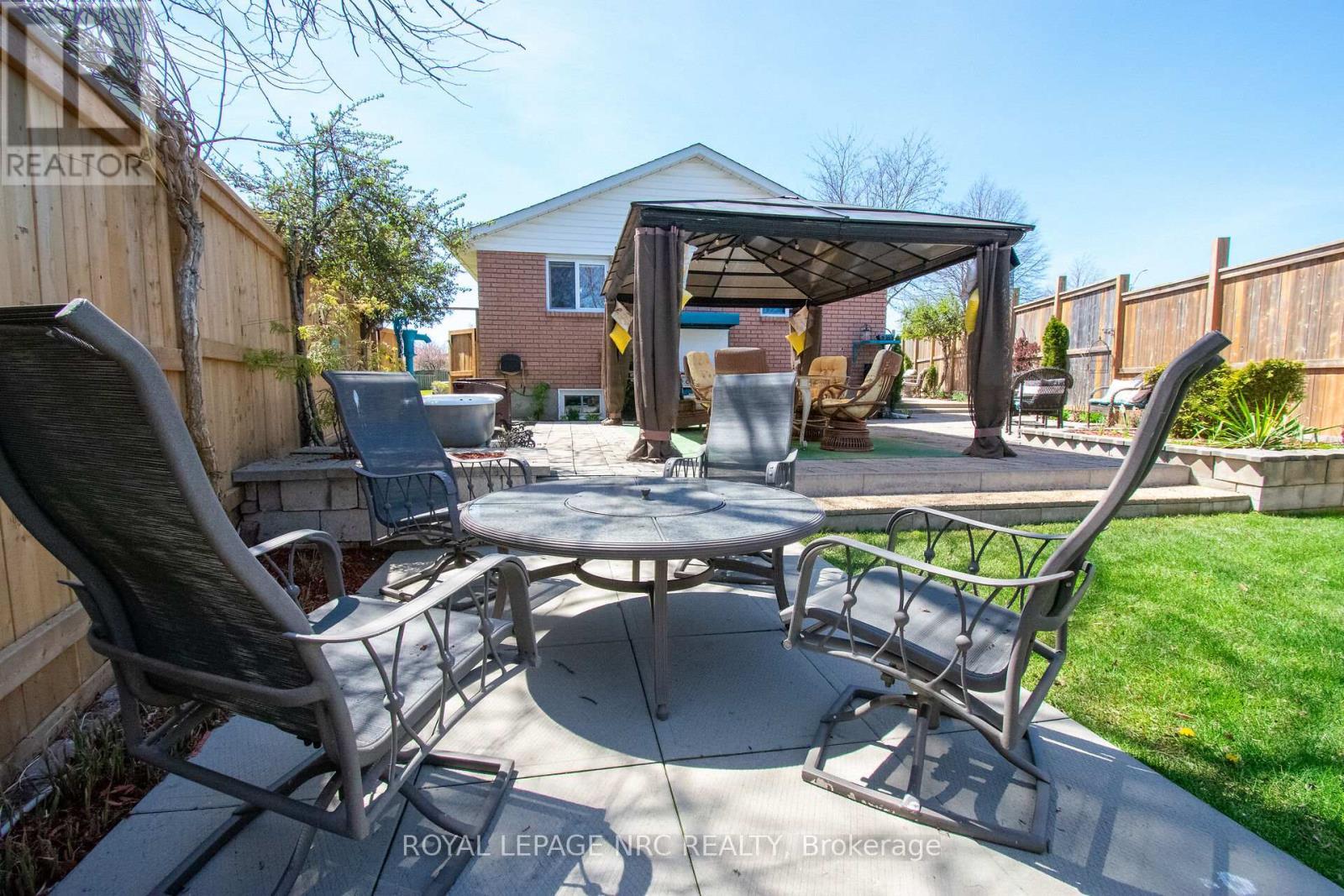 












7296 ALEX AVENUE

,
Niagara Falls (Oldfield),




Ontario
L2G7V4

