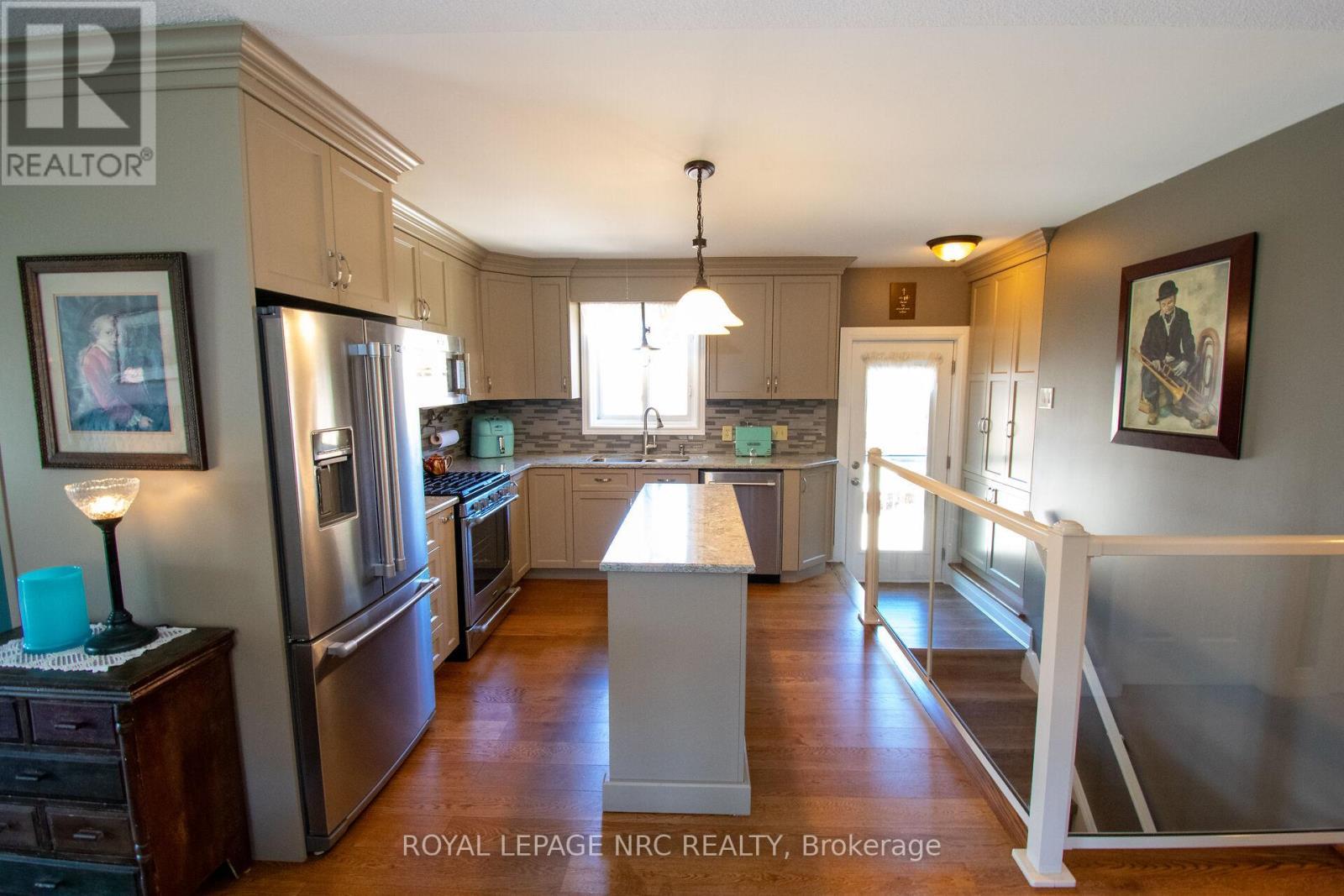 












7296 ALEX AVENUE

,
Niagara Falls (Oldfield),




Ontario
L2G7V4


