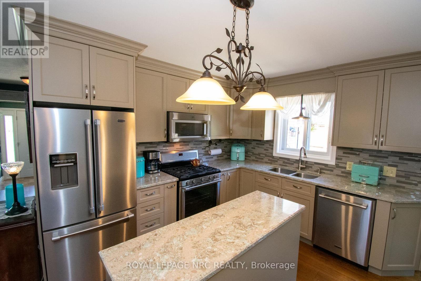 












7296 ALEX AVENUE

,
Niagara Falls (Oldfield),




Ontario
L2G7V4

