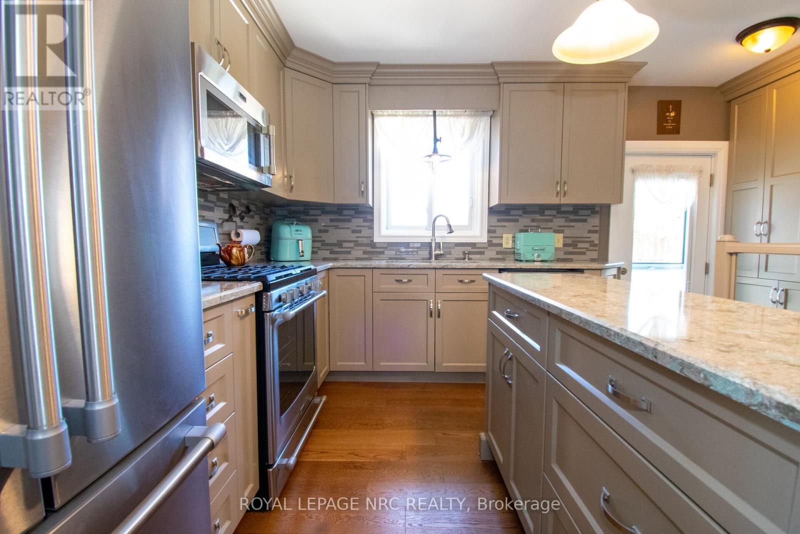 












7296 ALEX AVENUE

,
Niagara Falls (Oldfield),




Ontario
L2G7V4


