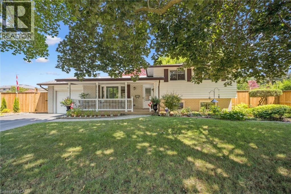 












574 SPRUCEHILL Avenue

,
Waterloo,




Ontario
N2L4V9

