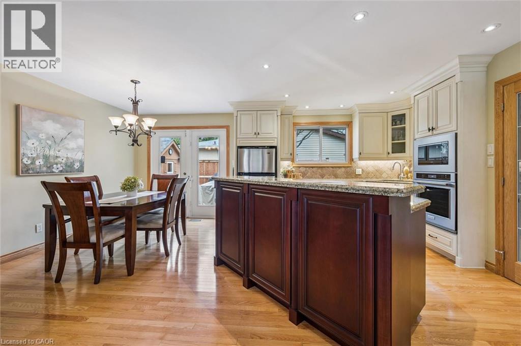 












574 SPRUCEHILL Avenue

,
Waterloo,




Ontario
N2L4V9

