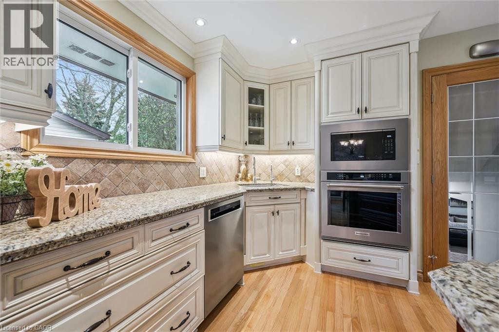 












574 SPRUCEHILL Avenue

,
Waterloo,




Ontario
N2L4V9

