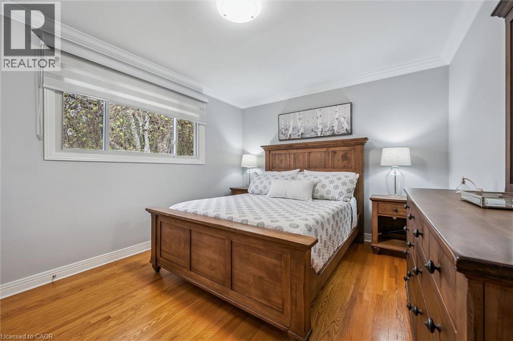 












574 SPRUCEHILL Avenue

,
Waterloo,




Ontario
N2L4V9

