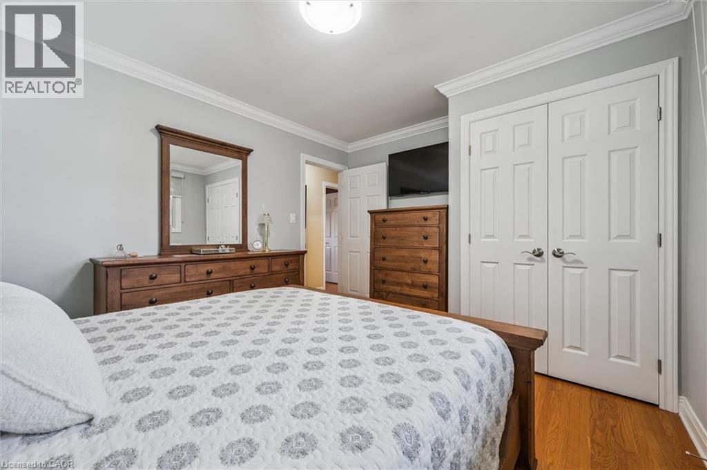 












574 SPRUCEHILL Avenue

,
Waterloo,




Ontario
N2L4V9


