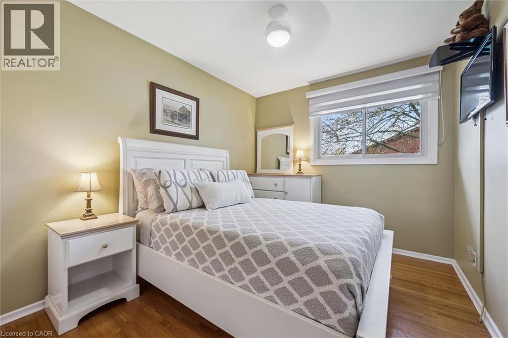












574 SPRUCEHILL Avenue

,
Waterloo,




Ontario
N2L4V9

