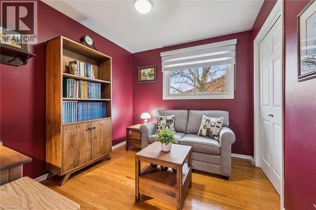 












574 SPRUCEHILL Avenue

,
Waterloo,




Ontario
N2L4V9

