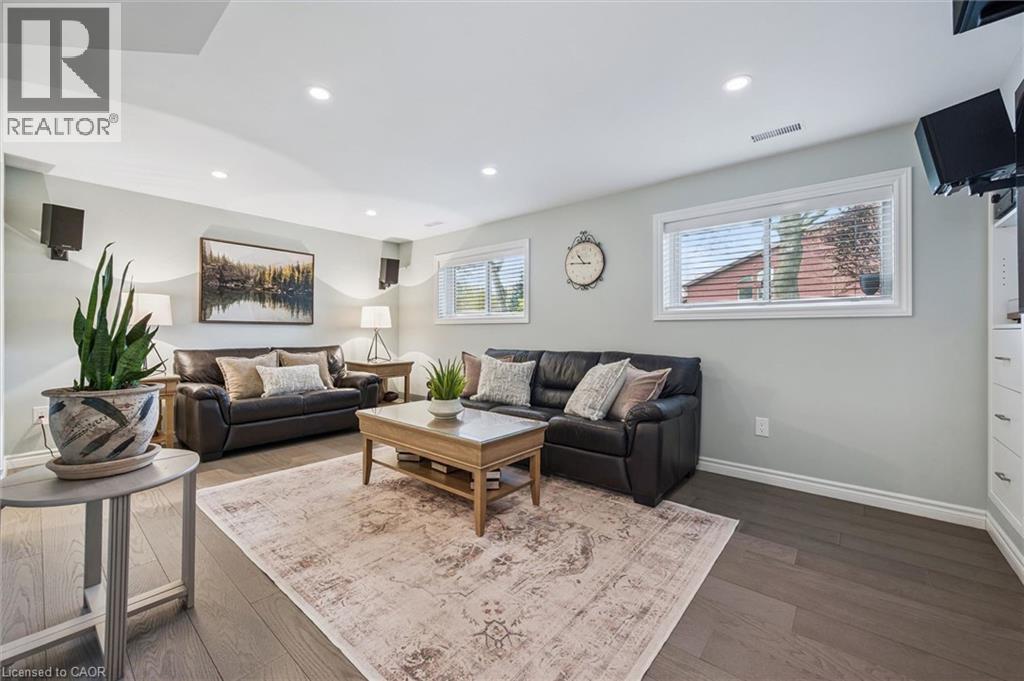 












574 SPRUCEHILL Avenue

,
Waterloo,




Ontario
N2L4V9

